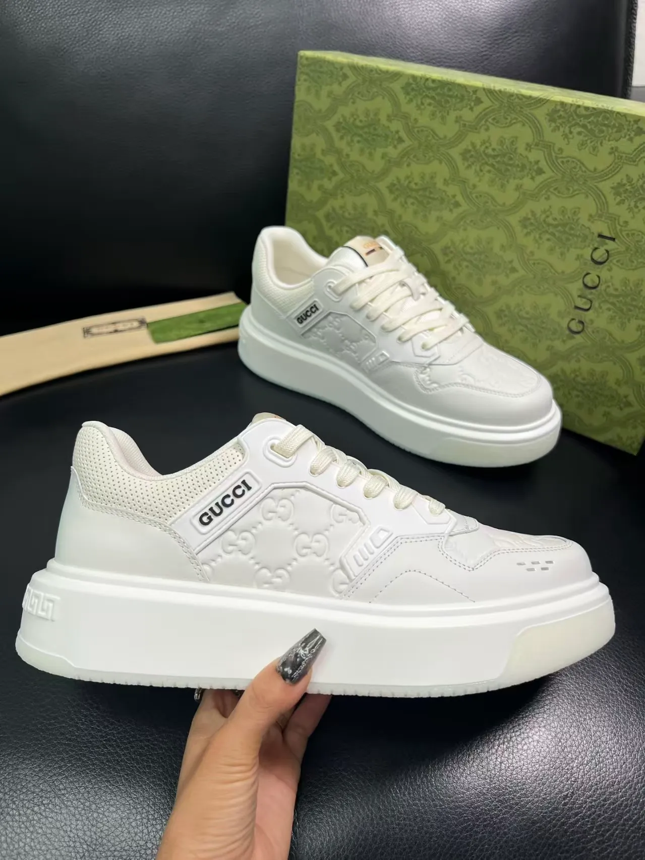 P460 new men's shoes GUCCI [Lightning] latest shoes are shipped. Original quality, fashionable, made of special materials, lining and mesh, brand new packaging. The foot feels super comfortable and the workmanship is impeccable Code number: 38-45 No. 058